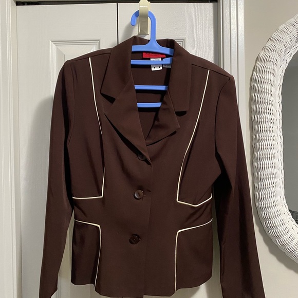 Alyn Paige Twin Blazer and skirt set - Picture 2 of 4